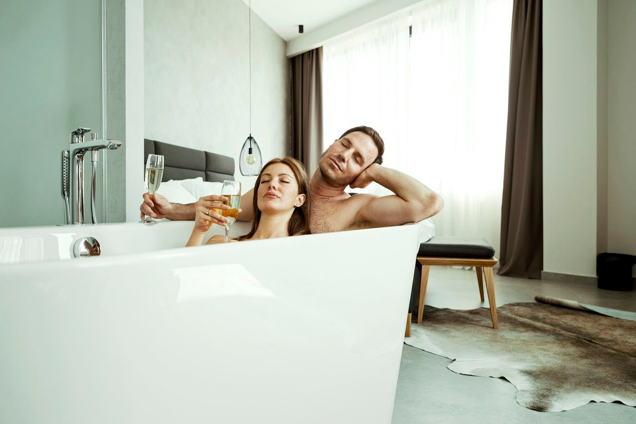 What Size Bathtub Do You Need for Two People? The Numbers That Actually Fit Two Adults