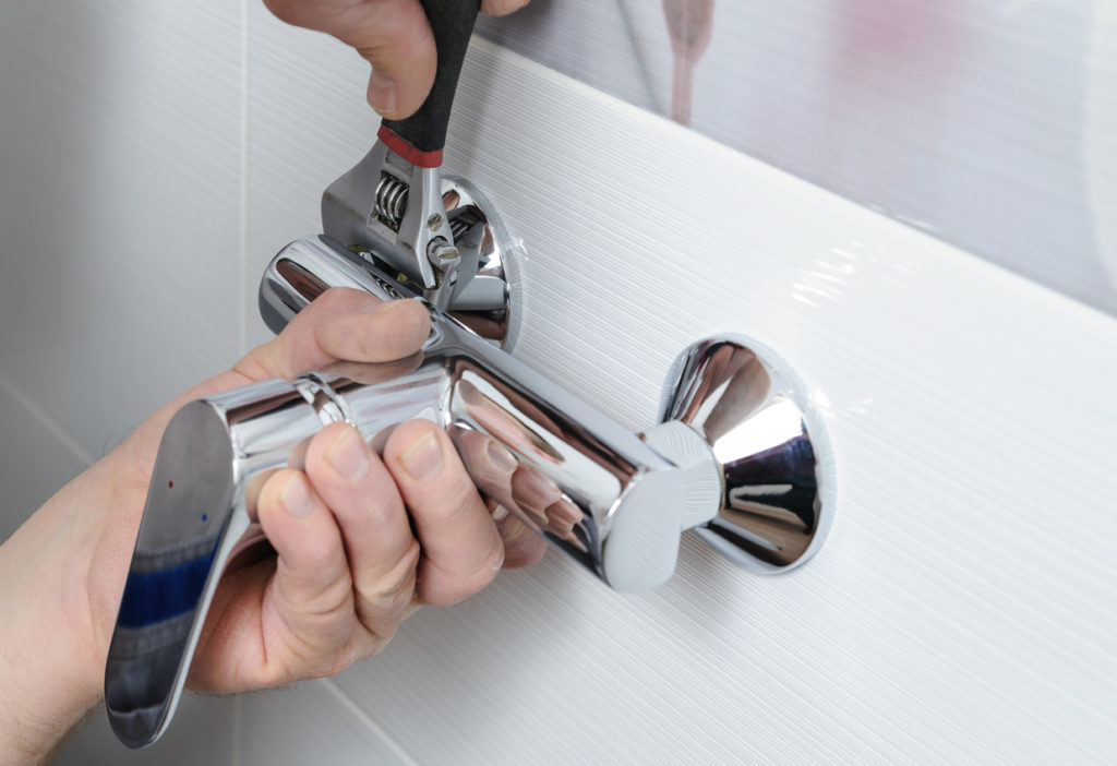 How to Change a Bathtub Faucet