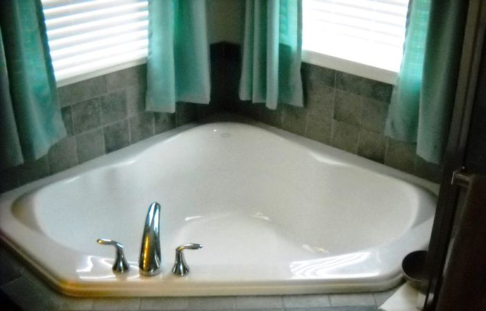 What is a Garden Tub? 2025 Garden Tub Expert Guide