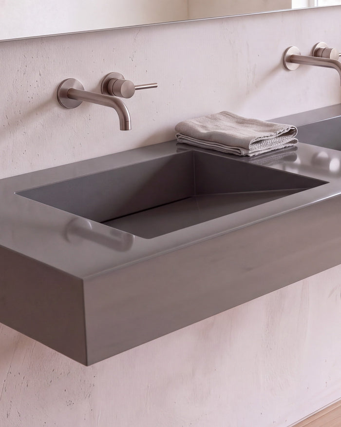 Badeloft details portrait 2026: glossy grey finish reflecting the room