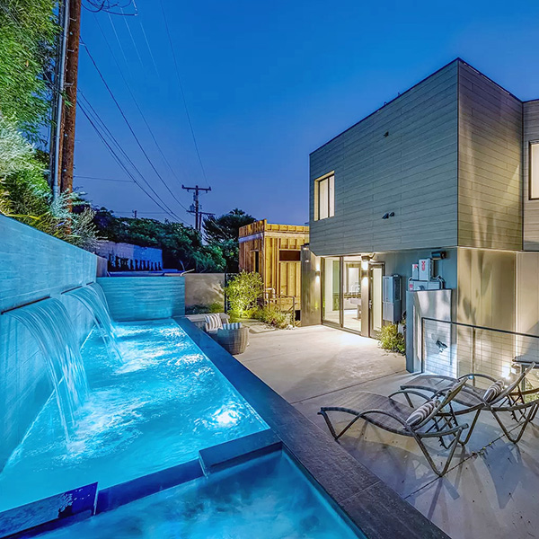 USA - Sunset Ave Villa Badeloft Bathtub
